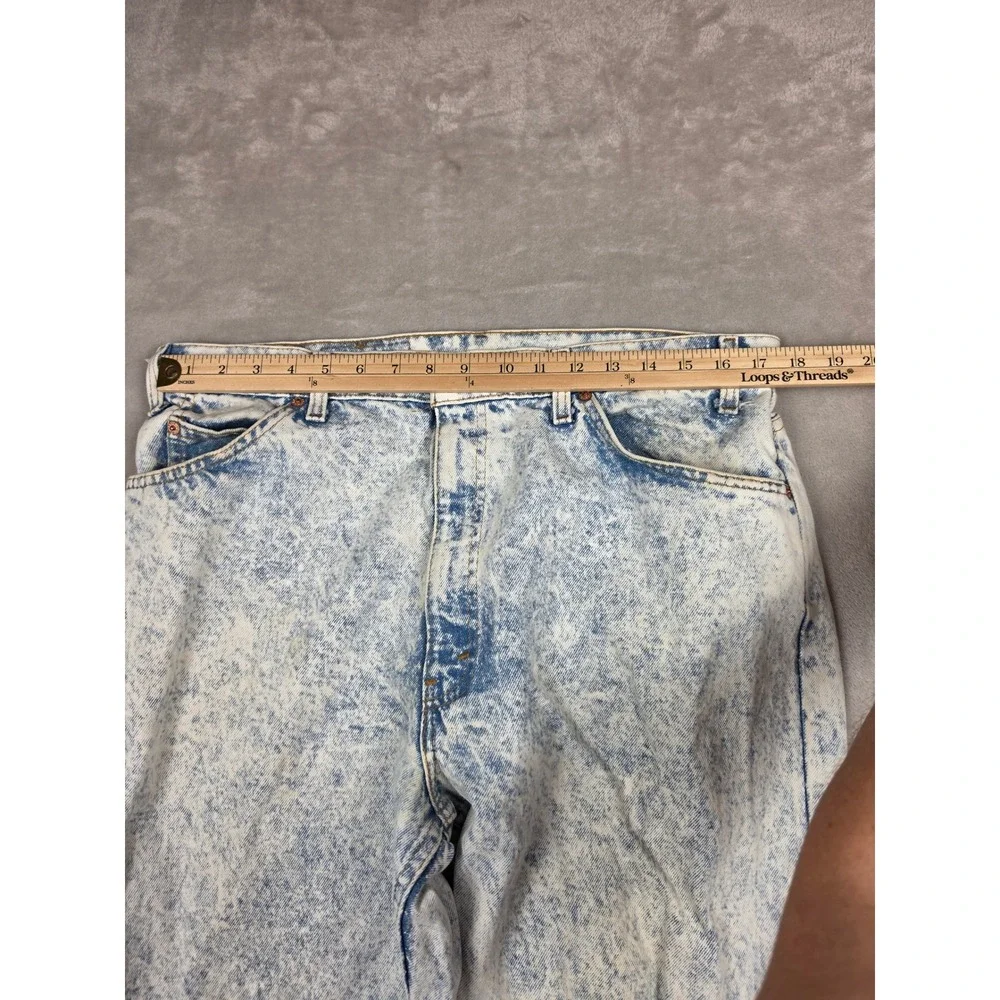 Levis has visible